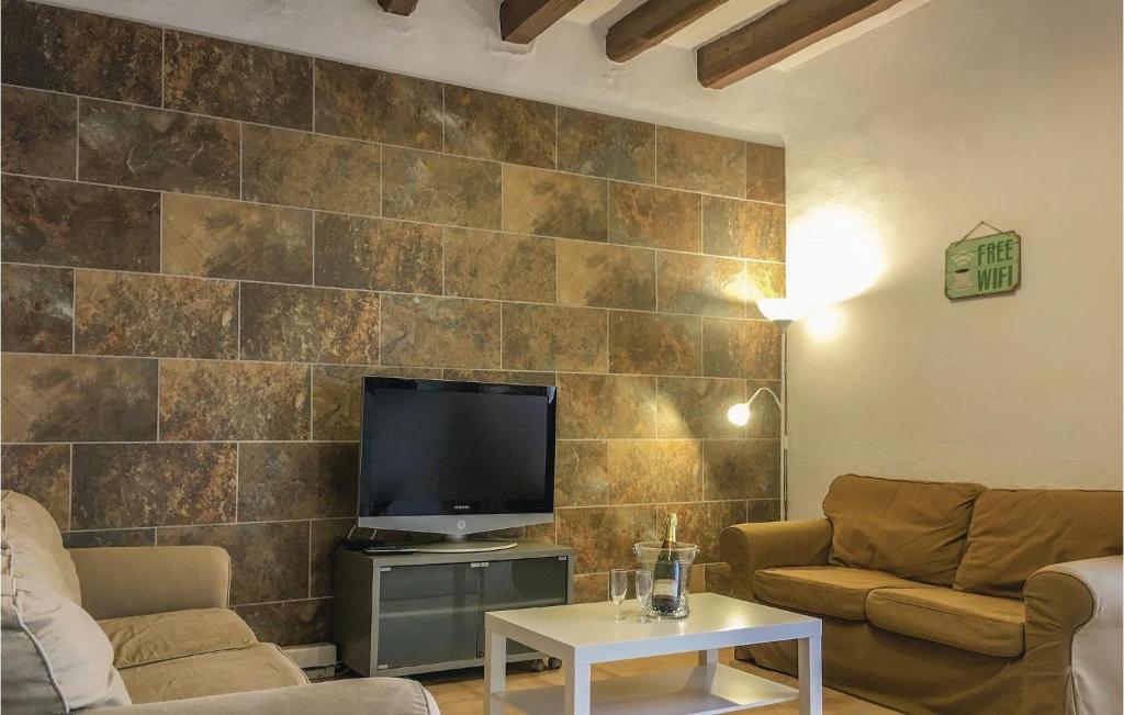 Awesome Apartment In Pineda De Mar With 3 Bedrooms And Wifi photo 4