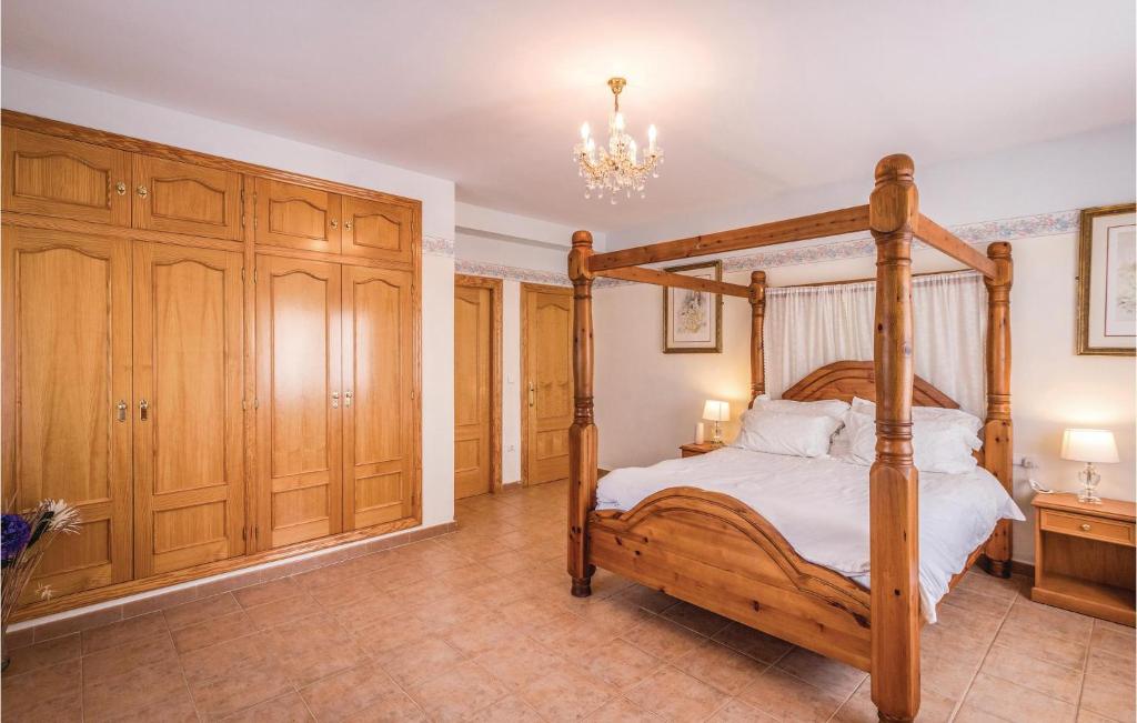 Stunning Home In Torremanzanas With 4 Bedrooms, Wifi And Outdoor Swimming Pool photo 2