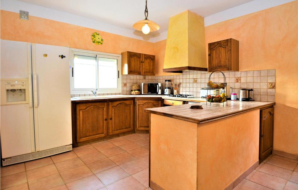 Stunning Home In Vauvert With 3 Bedrooms, Wifi And Outdoor Swimming Pool photo 2