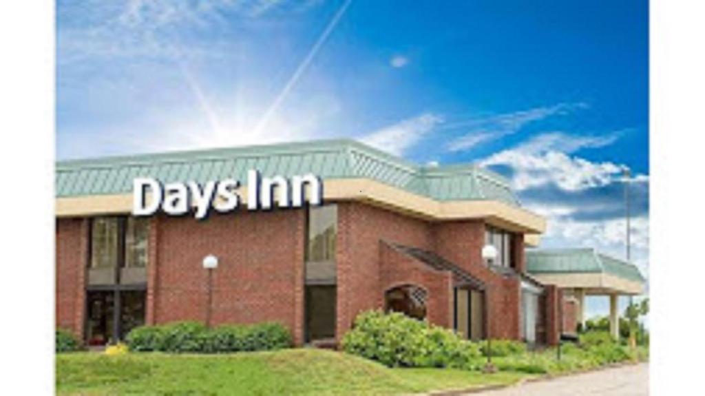 Days Inn by Wyndham Rolla image