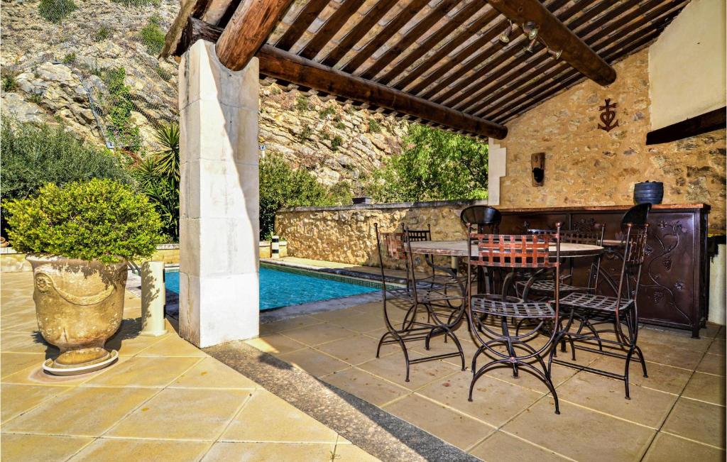 Amazing Home In Boulbon With 4 Bedrooms, Wifi And Outdoor Swimming Pool photo 1