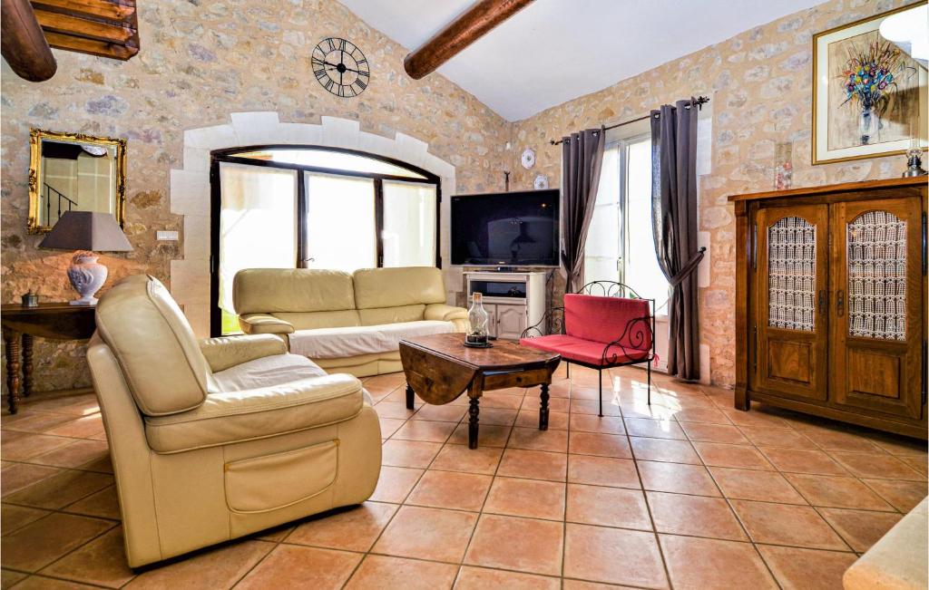 Amazing Home In Boulbon With 4 Bedrooms, Wifi And Outdoor Swimming Pool photo 2