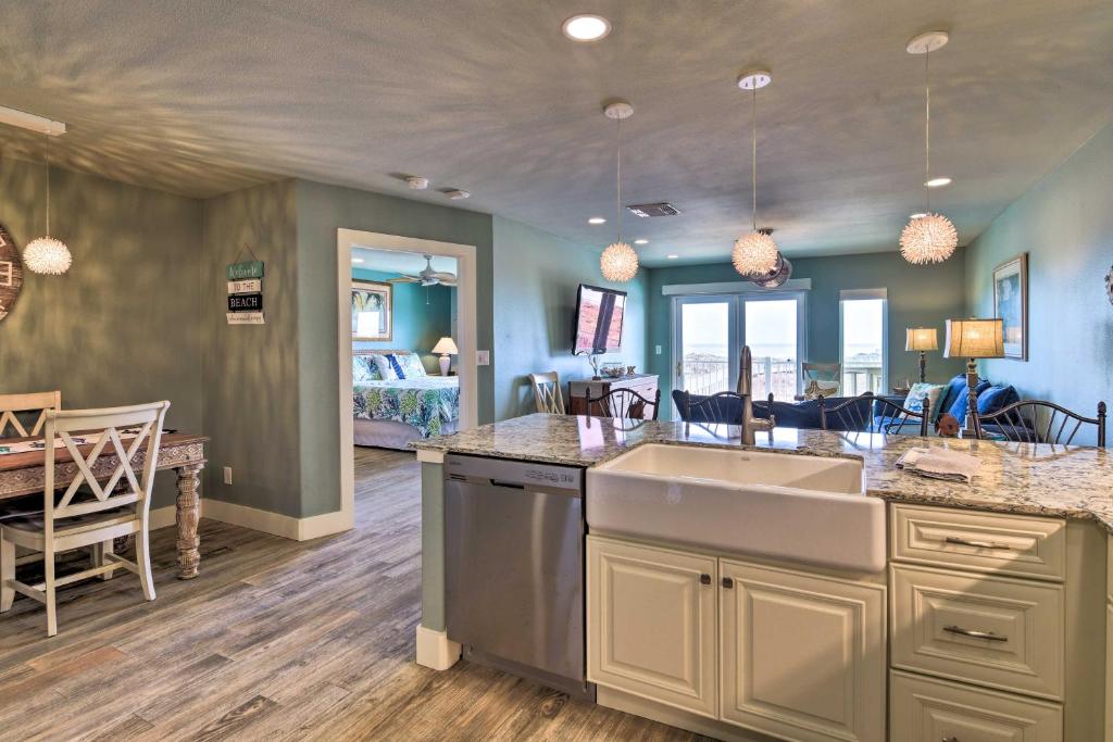 Beachfront Port Aransas Condo with Ocean Views! photo 2