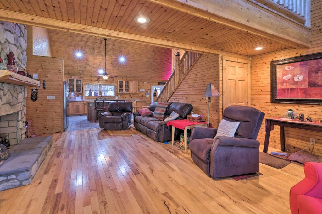 Pet Friendly Garnerland Home with Deck and Porch! photo 4