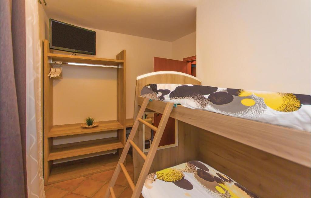 Beautiful Apartment In Pieve Di Tremosine With 2 Bedrooms And Outdoor Swimming Pool photo 3