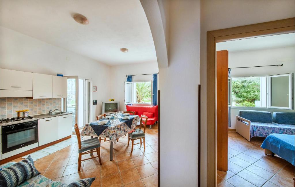 Beautiful Apartment In La Maddalena With 2 Bedrooms photo 3