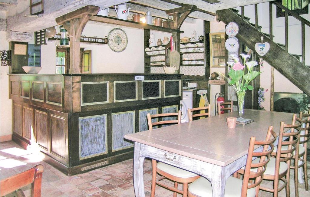 Nice Home In La Gacilly With 2 Bedrooms And Wifi photo 1