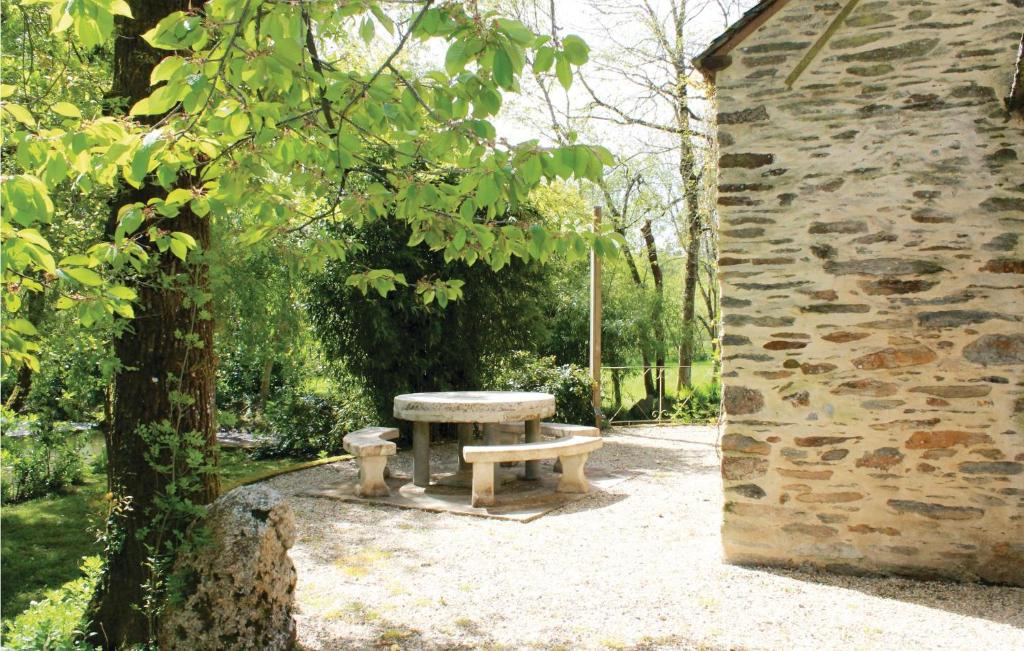 Nice Home In La Gacilly With 2 Bedrooms And Wifi photo 3
