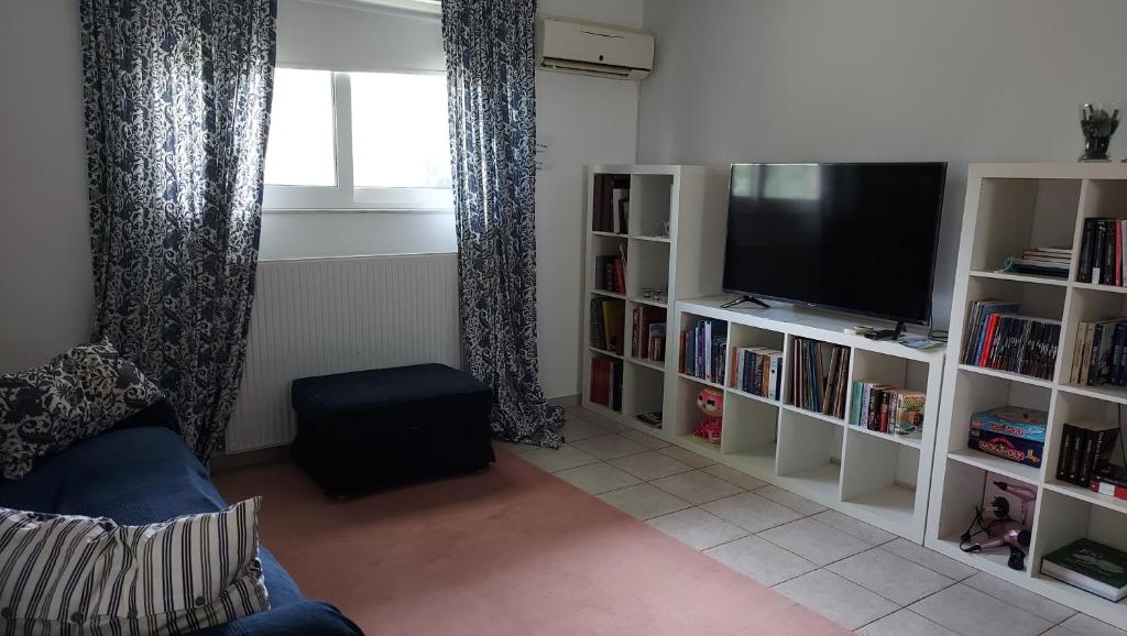 Joan's airport apartment photo 2