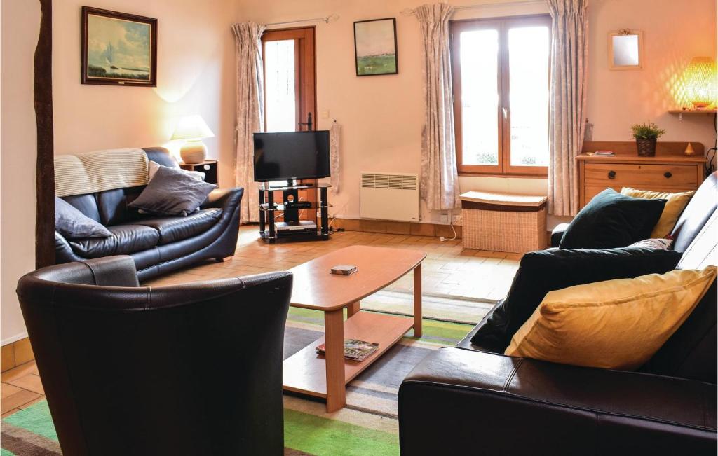Nice Home In Pont Douilly With 3 Bedrooms photo 1