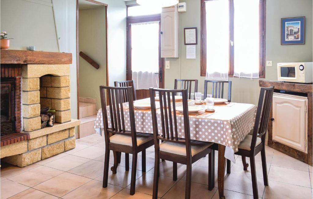 Nice Home In Pont Douilly With 3 Bedrooms photo 2