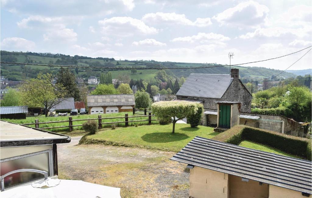 Nice Home In Pont Douilly With 3 Bedrooms photo 4