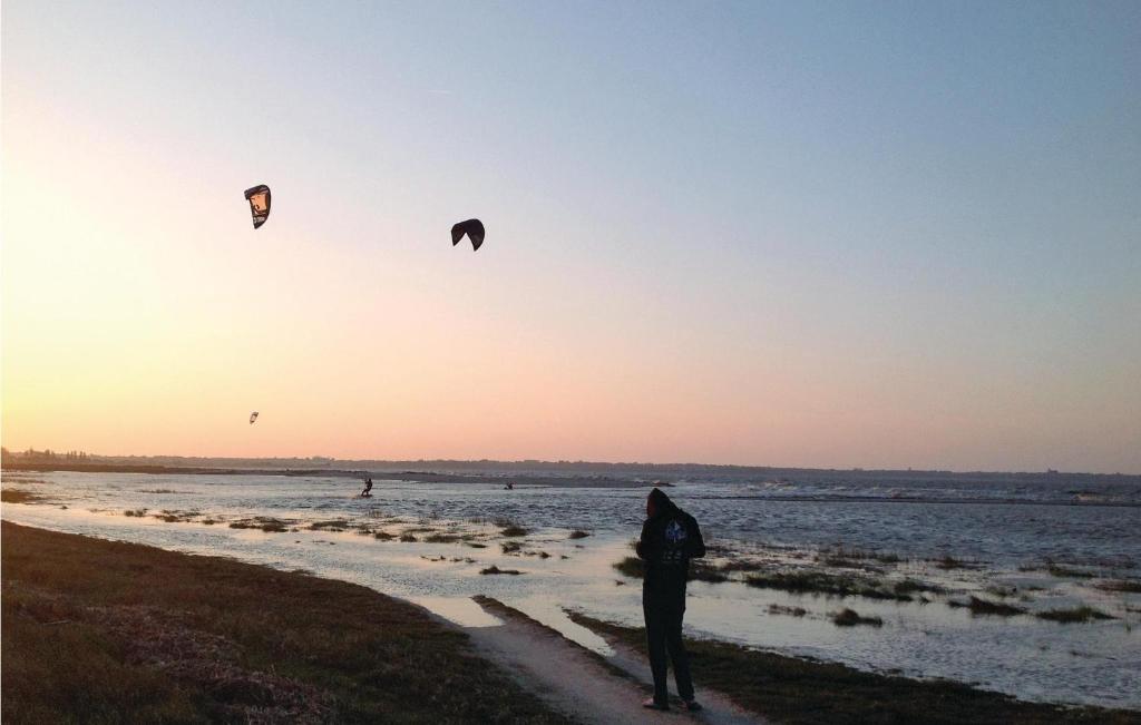 Beautiful Apartment In Vild-la-marine, Hirel With 2 Bedrooms photo 4