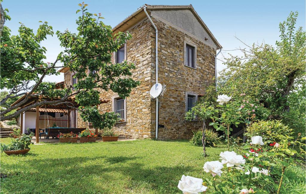 Nice Apartment In Castellabate Sa With 2 Bedrooms And Wifi