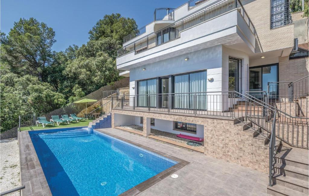 Beautiful Home In Santa Susanna With 4 Bedrooms, Wifi And Outdoor Swimming Pool
