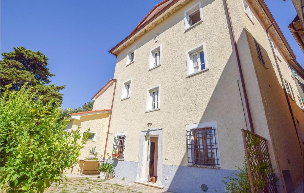 Awesome Home In Fabbiano With 5 Bedrooms And Wifi photo 1