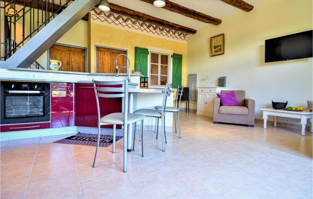 Nice Home In Mornas With 2 Bedrooms And Wifi photo 2