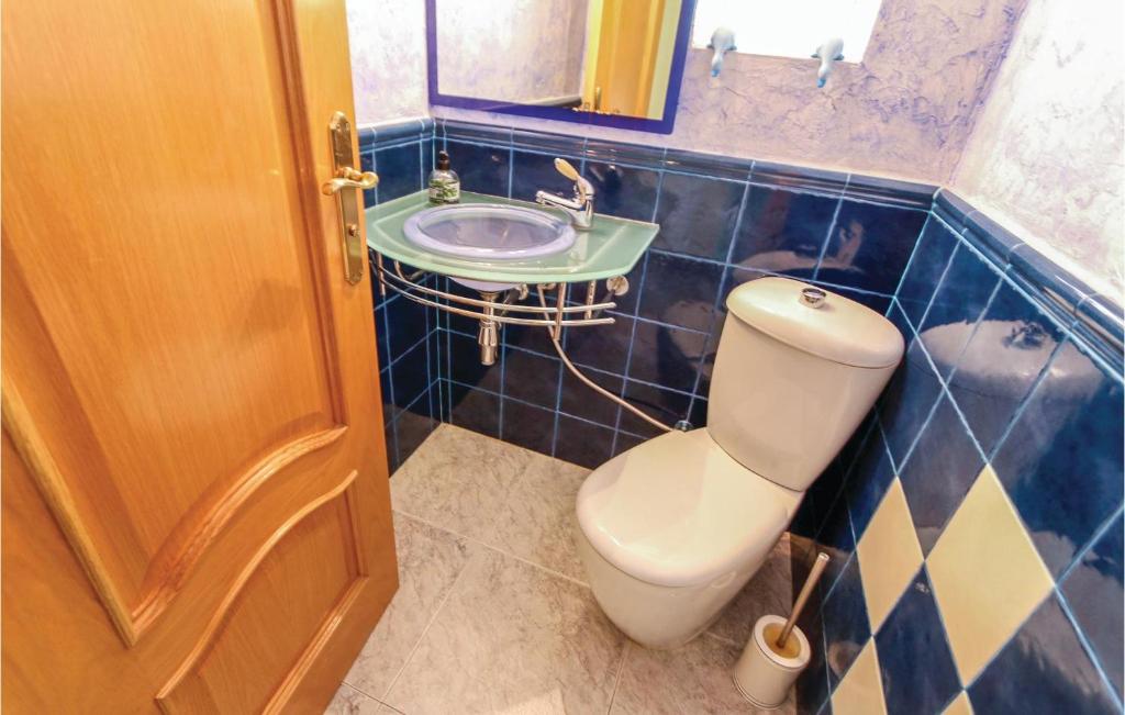 Amazing Home In St Cebria De Vallalta With 4 Bedrooms, Wifi And Outdoor Swimming Pool photo 2
