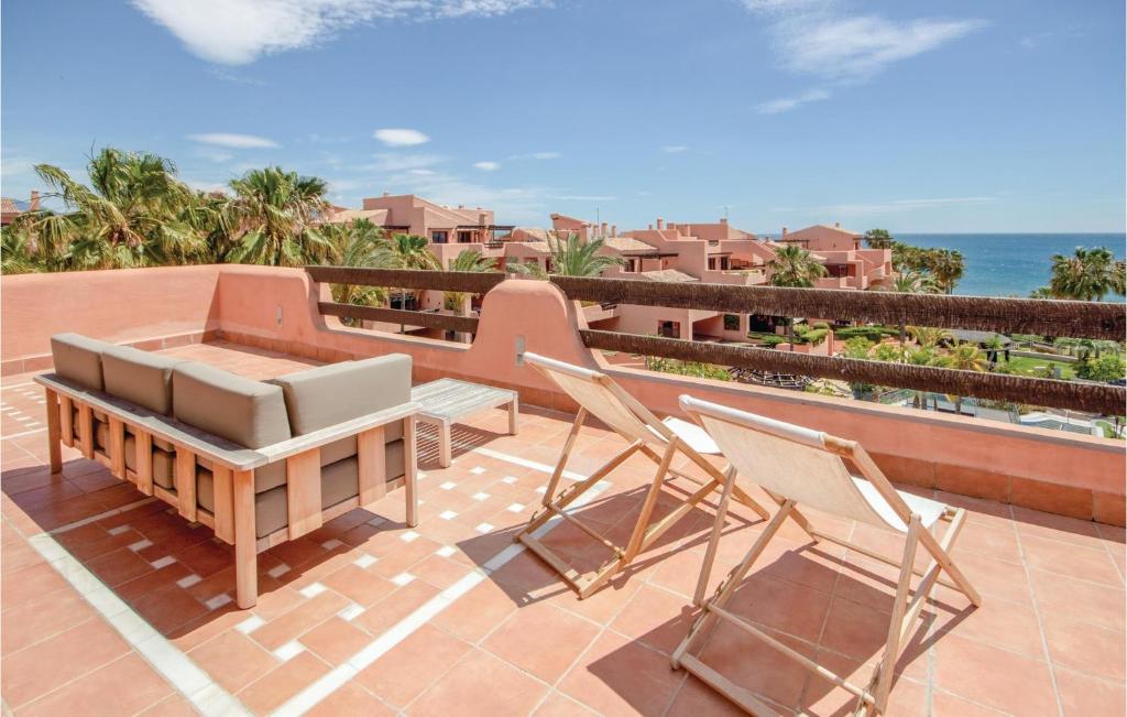Awesome Apartment In Estepona With 1 Bedrooms, Outdoor Swimming Pool And Swimming Pool photo 1