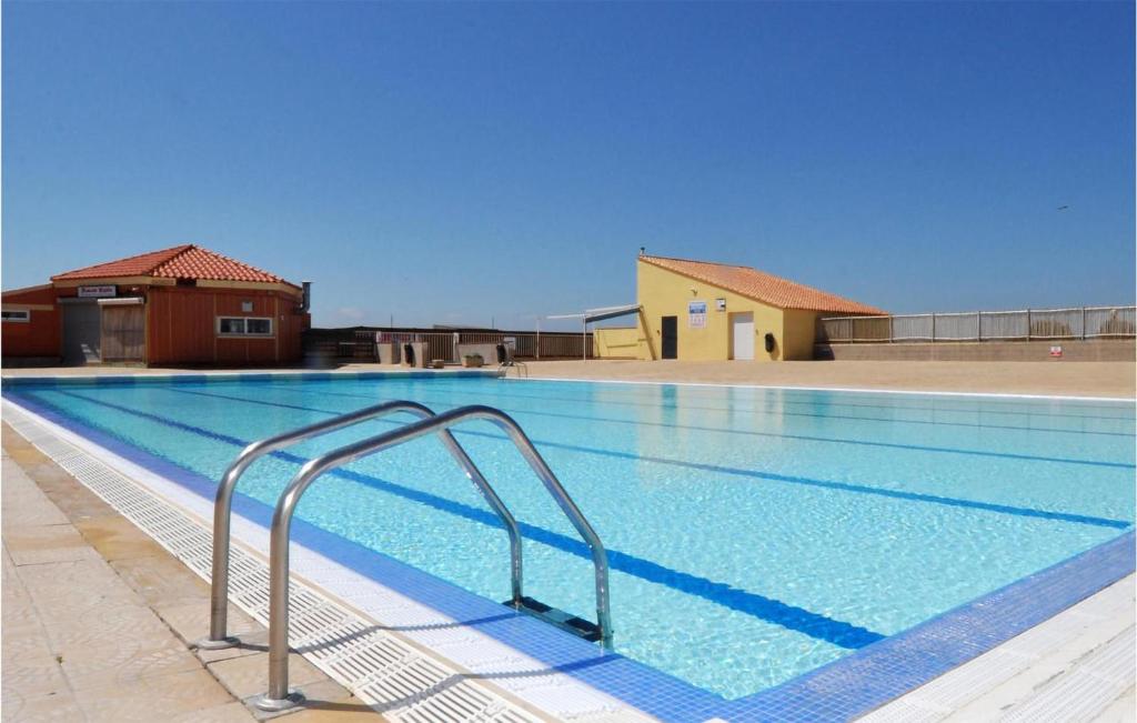 Beautiful Apartment In Le Barcares With 2 Bedrooms, Wifi And Outdoor Swimming Pool photo 3