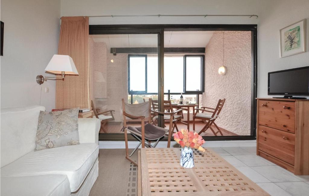 Beautiful Apartment In Le Barcares With 2 Bedrooms, Wifi And Outdoor Swimming Pool