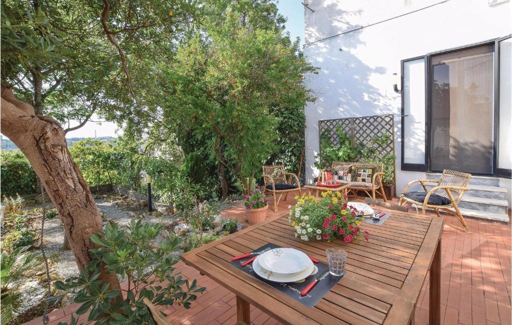 Amazing Apartment In Ferrandina With 2 Bedrooms And Wifi photo 3