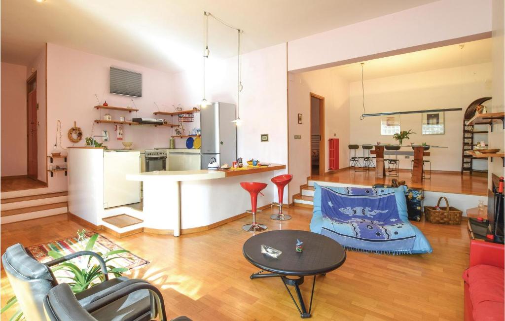 Amazing Apartment In Ferrandina With 2 Bedrooms And Wifi photo 4