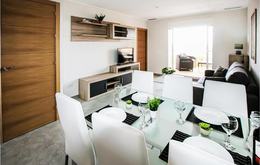 Awesome Apartment In Torrevieja With 2 Bedrooms, Sauna And Wifi photo 3