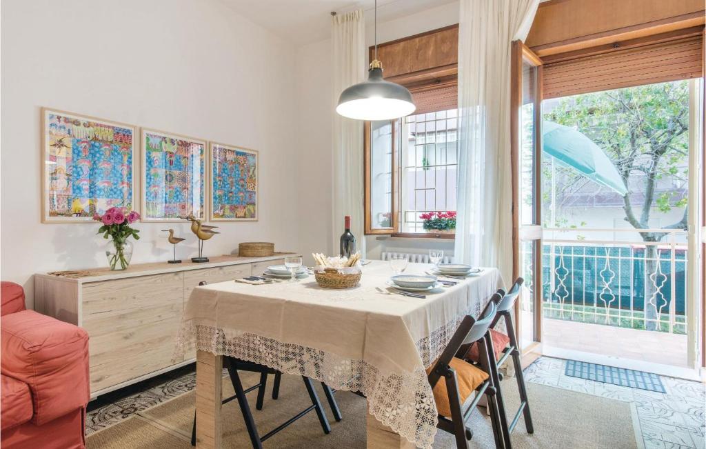 Stunning Apartment In Rimini With 2 Bedrooms And Wifi photo 4