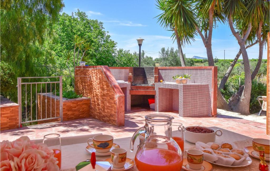 Awesome Home In Trappeto With 4 Bedrooms, Wifi And Outdoor Swimming Pool photo 4