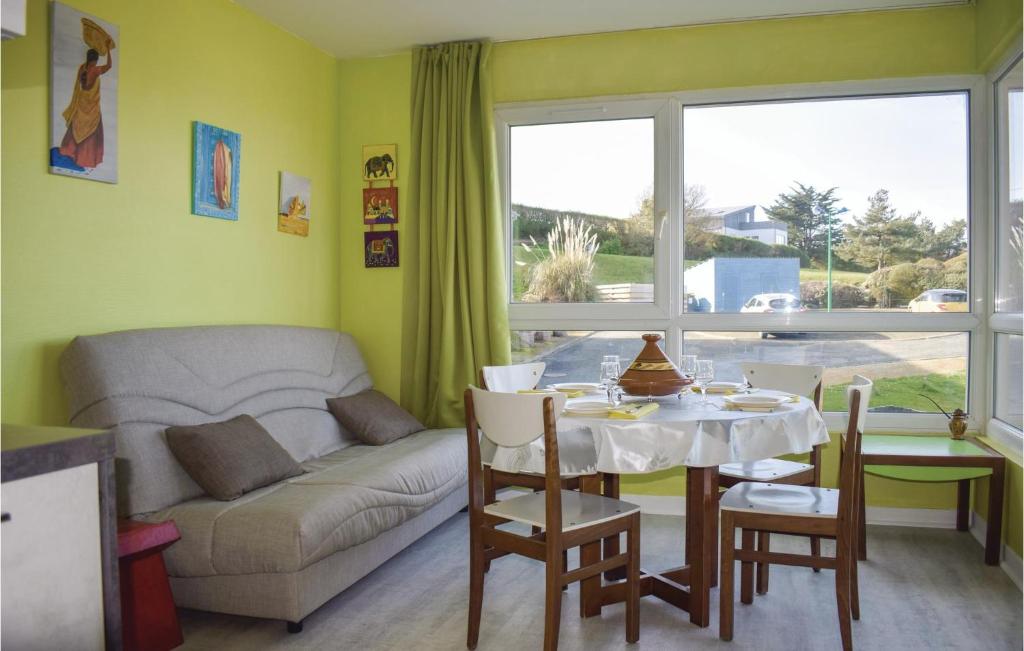 Amazing Apartment In Trevou Treguignec With 1 Bedrooms And Wifi photo 2