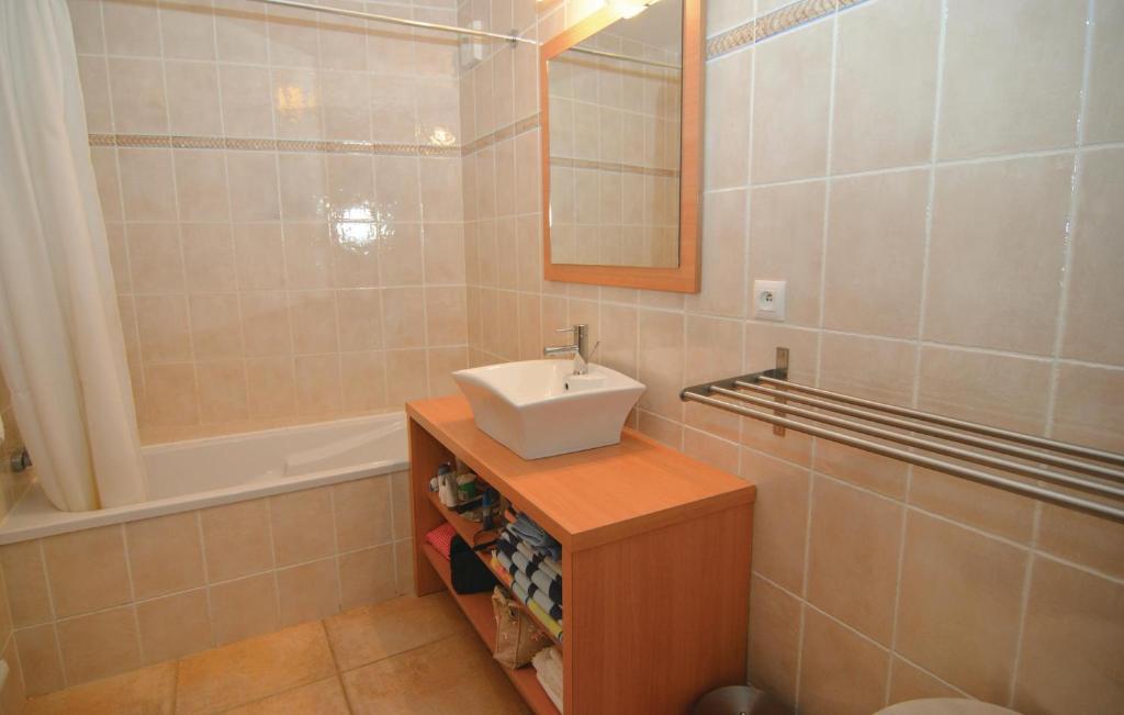 Beautiful Home In Aigues-mortes With 3 Bedrooms And Wifi photo 4
