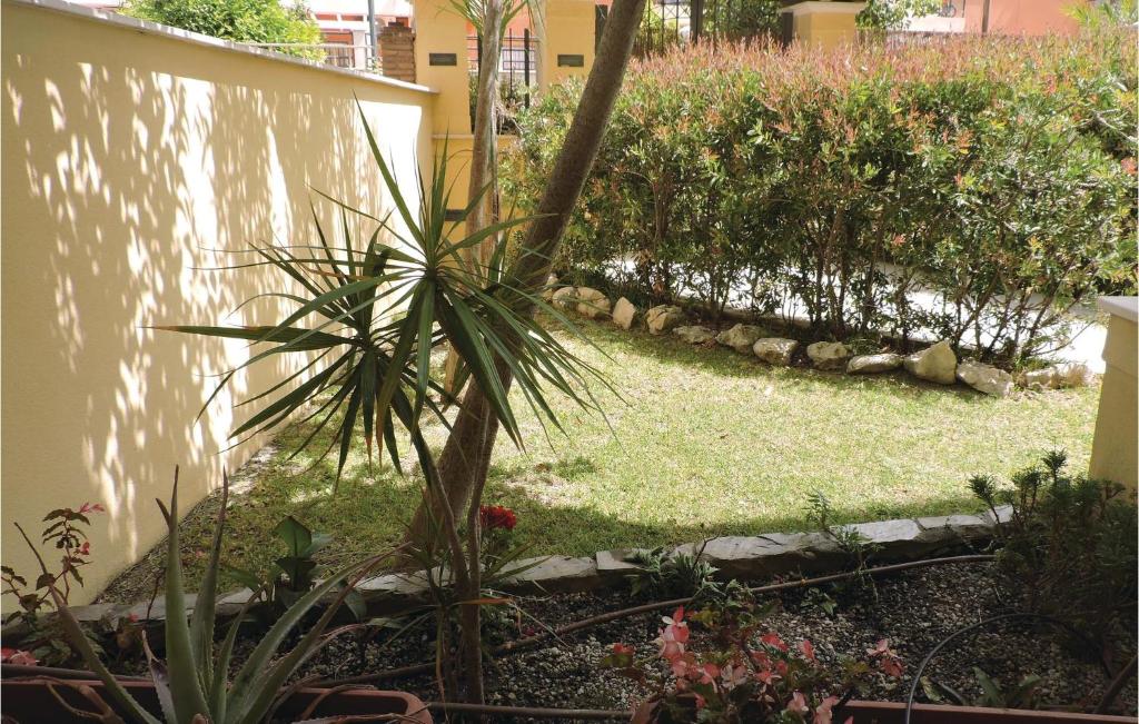 Awesome Apartment In Nerja With 1 Bedrooms And Outdoor Swimming Pool photo 4