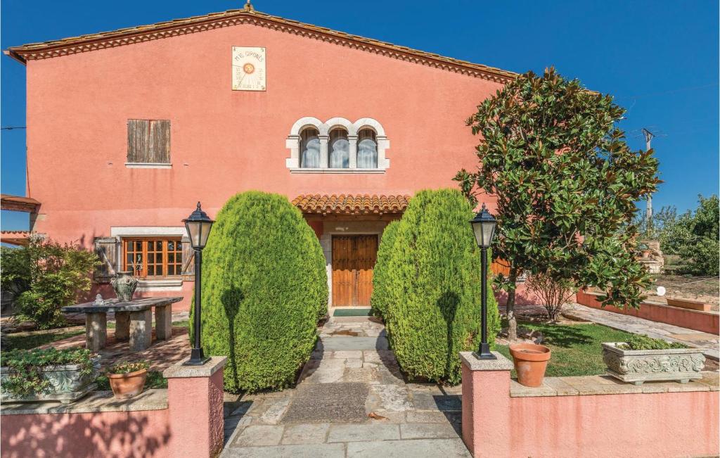 Stunning Home In Riudellots With 8 Bedrooms, Wifi And Outdoor Swimming Pool photo 2