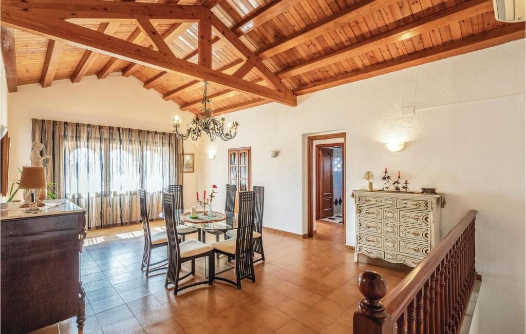 Stunning Home In Riudellots With 8 Bedrooms, Wifi And Outdoor Swimming Pool photo 3