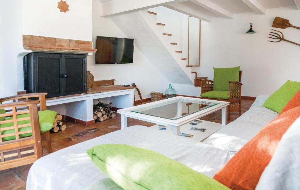 Awesome Home In Cdiz With 3 Bedrooms, Wifi And Outdoor Swimming Pool photo 2