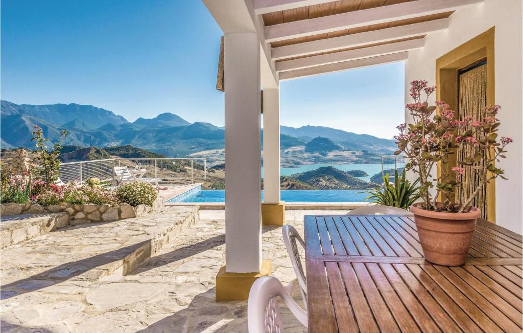 Awesome Home In Cdiz With 3 Bedrooms, Wifi And Outdoor Swimming Pool photo 3