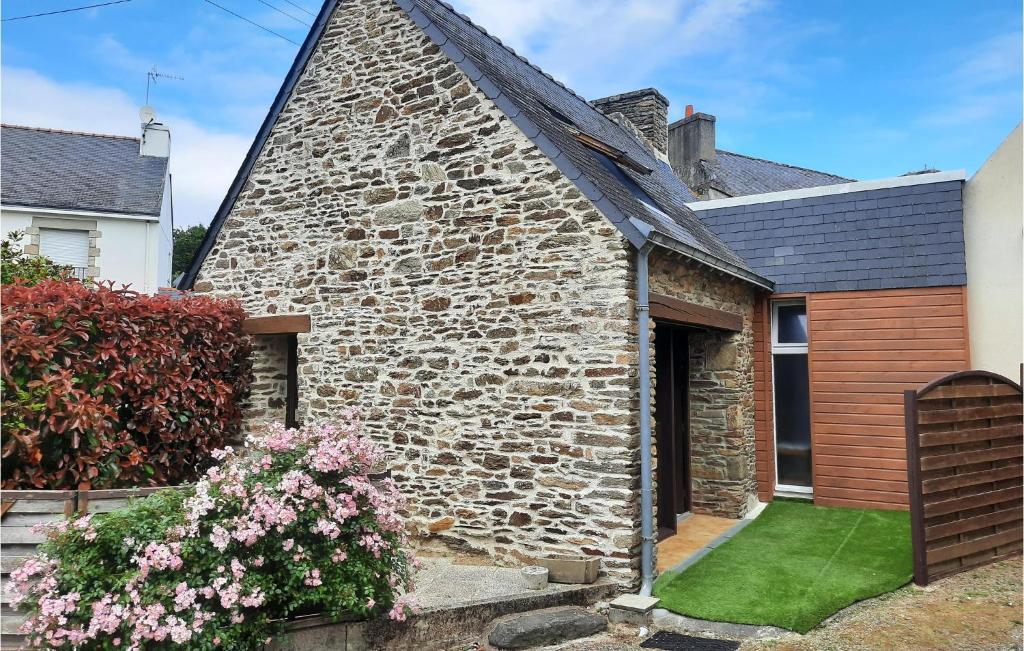 Nice Home In Moelan Sur Mer With 1 Bedrooms