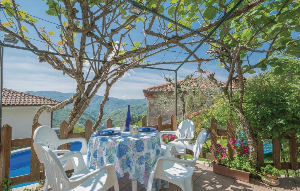 Amazing Home In Bagni Di Lucca Lu With 5 Bedrooms, Wifi And Outdoor Swimming Pool photo 2