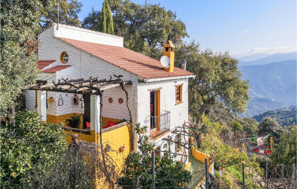 Amazing Cottage In Algatocn With 5 Bedrooms, Outdoor Swimming Pool And Wifi photo 3