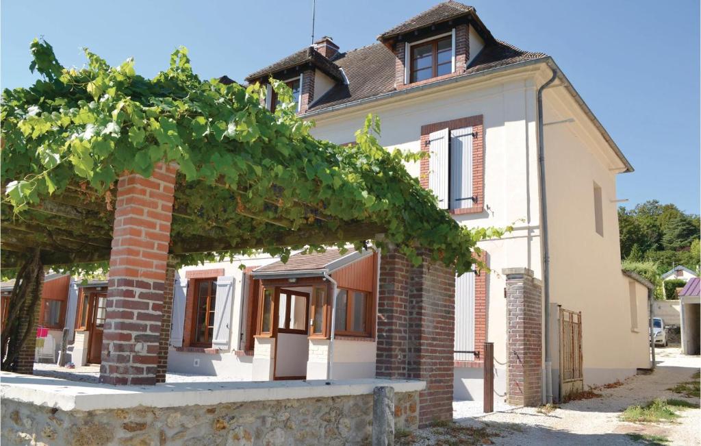 Beautiful Home In Jaulgonne With 4 Bedrooms And Wifi photo 2