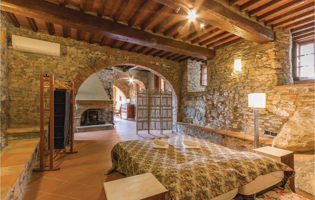 Awesome Home In Pieve A Elici -lu- With 4 Bedrooms And Wifi photo 3