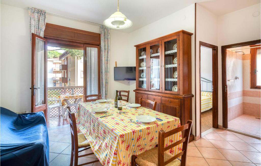 Nice Apartment In Rosolina Mare ro With 2 Bedrooms And Wifi photo 1