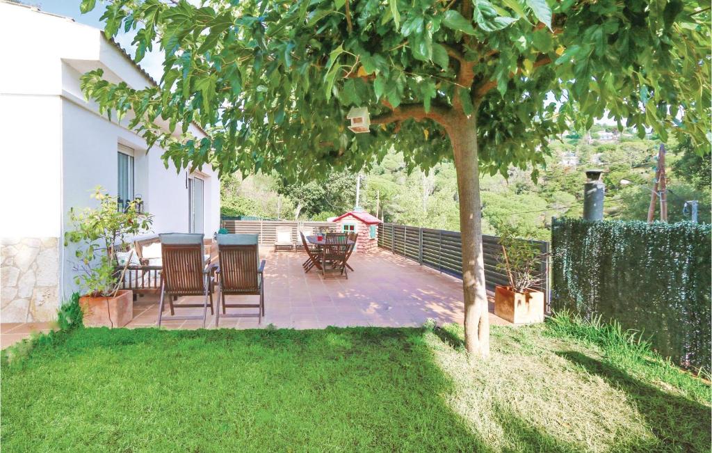 Awesome Home In St, Cebri De Vallalta With 3 Bedrooms, Private Swimming Pool And Swimming Pool photo 3