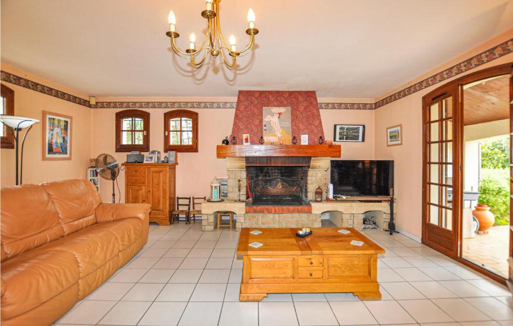 Beautiful Home In Prades With Wifi, Private Swimming Pool And Outdoor Swimming Pool photo 3