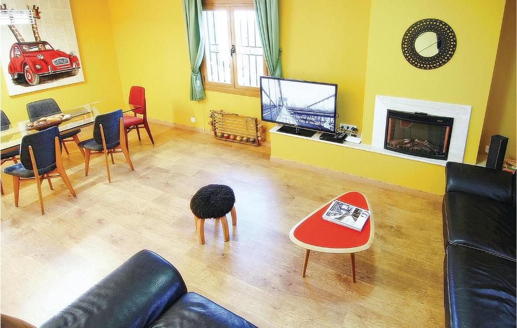 Stunning Home In St, Cebri De Vallalta With 3 Bedrooms, Wifi And Outdoor Swimming Pool photo 1