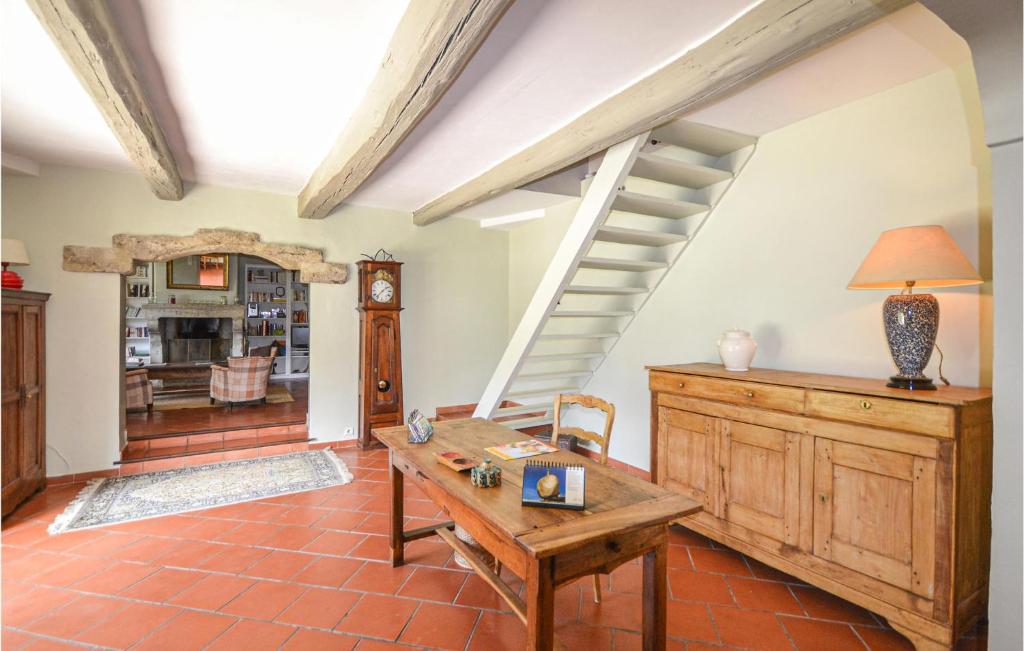 Stunning Home In S,quentin-la-poterie With 4 Bedrooms, Wifi And Outdoor Swimming Pool photo 3