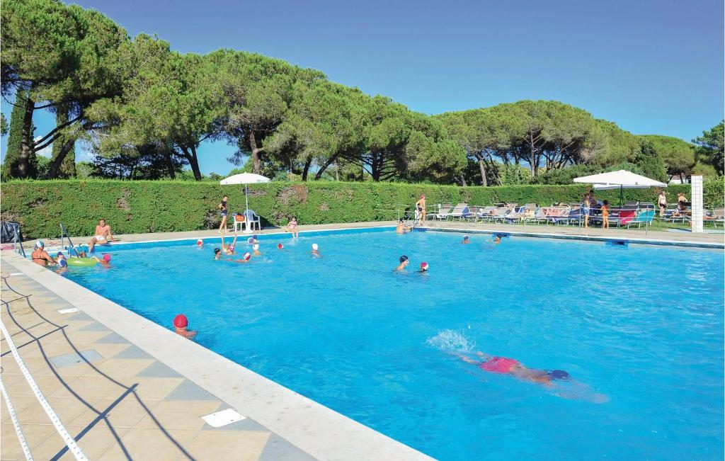 Beautiful Home In Baia Domizia S,aurunca With 2 Bedrooms And Outdoor Swimming Pool