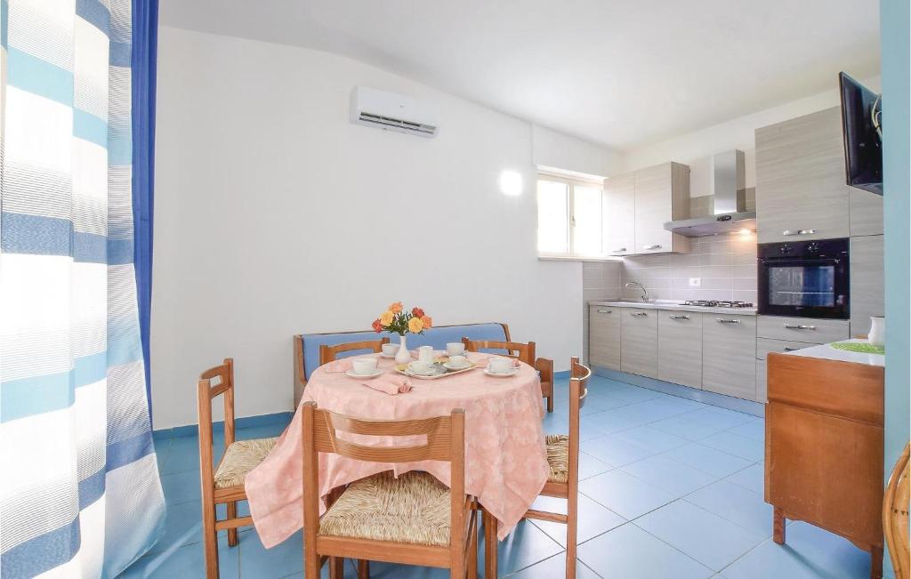 Beautiful Home In Baia Domizia S,aurunca With 2 Bedrooms And Outdoor Swimming Pool photo 2