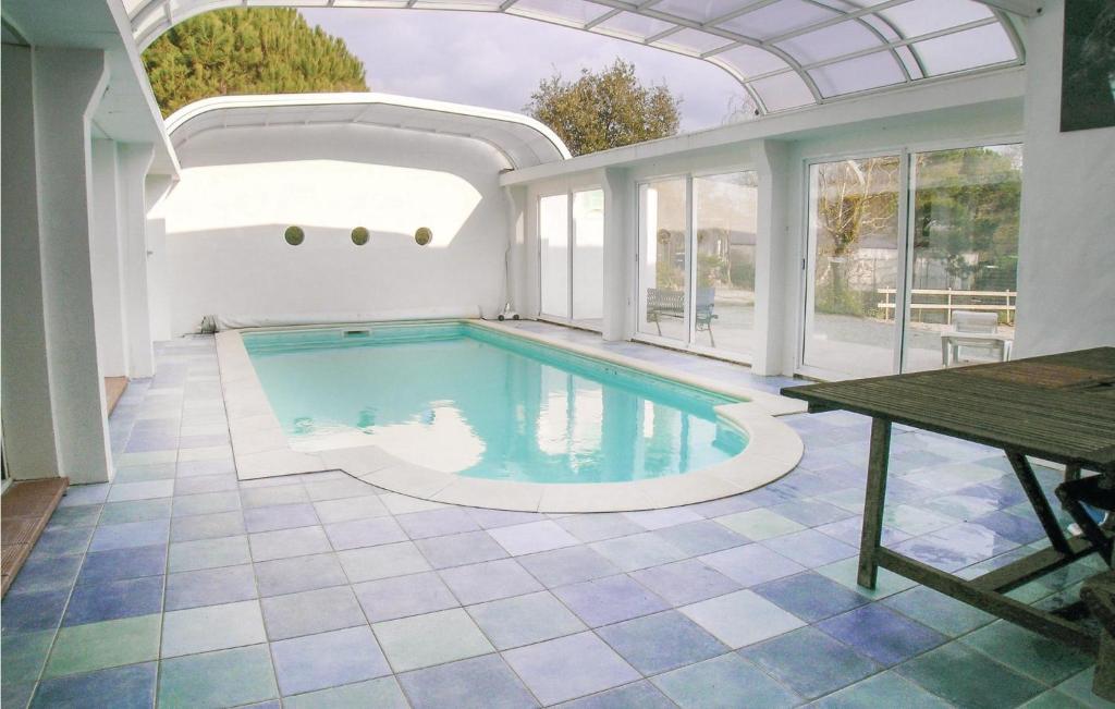 Nice Home In St Maixent Sur Vie With 4 Bedrooms, Private Swimming Pool And Indoor Swimming Pool photo 1